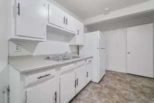10689 S 2200 W, South Jordan, UT 84095 - Photo 9