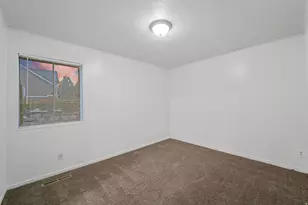 10689 S 2200 W, South Jordan, UT 84095 - Photo 13