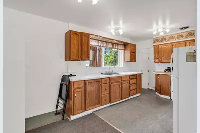 9950 S Barium Ln, Sandy, UT 84094 - Photo 7