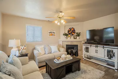4623 S Blossom, Roy, UT 84067 - Photo 9