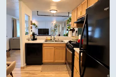 139 W Blisswood Cir, Midvale, UT 84047 - Photo 9