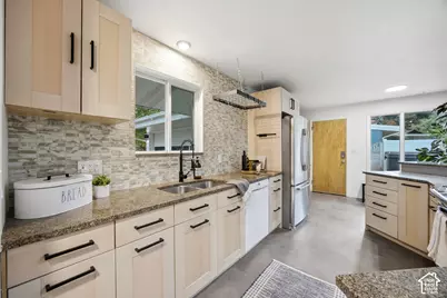 3779 S 2000 E, Salt Lake City, UT 84109 - Photo 11