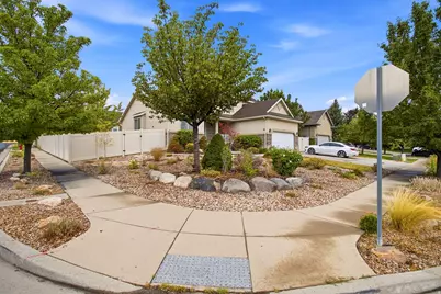 8156 S Bear Lake Ct, West Jordan, UT 84081 - Photo 3