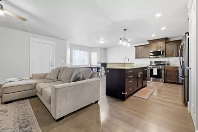 260 W 40 N, Hyrum, UT 84319 - Photo 7