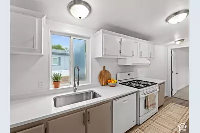 125 Barrington Way, Layton, UT 84041 - Photo 3