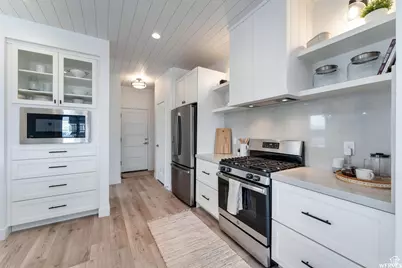 7576 S Clipper Hill Rd W #401, West Jordan, UT 84081 - Photo 11
