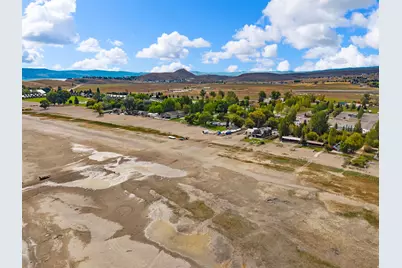 385 E 2000 St S, Garden City, UT 84028 - Photo 9