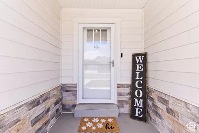 886 S Cambridge Cir E, Tooele, UT 84074 - Photo 3