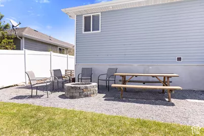 886 S Cambridge Cir E, Tooele, UT 84074 - Photo 29
