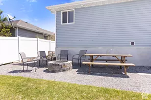 886 S Cambridge Cir E, Tooele, UT 84074 - Photo 29