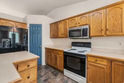 1598 N 2530 W, Clinton, UT 84015 - Photo 11