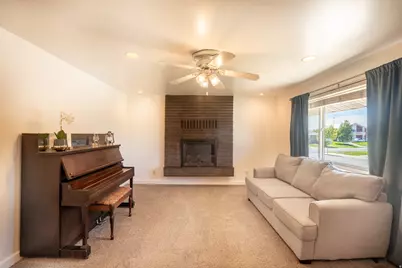 235 S 900 E, Kaysville, UT 84037 - Photo 3