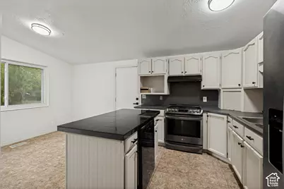 1346 Marilyn Dr, Syracuse, UT 84075 - Photo 3