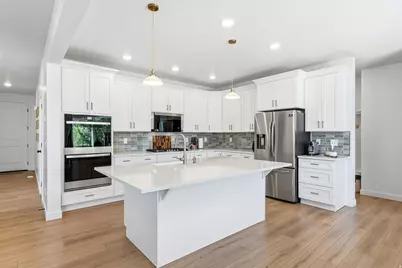12199 S Brinnelli Dr E, Draper, UT 84020 - Photo 5