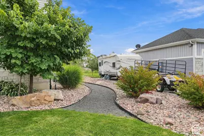 952 E 100 N, Hyde Park, UT 84318 - Photo 43