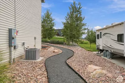 952 E 100 N, Hyde Park, UT 84318 - Photo 45