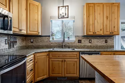 4523 W Park Bend Ct S, Riverton, UT 84096 - Photo 11