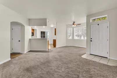 962 S Courtyard Ln, Centerville, UT 84014 - Photo 3