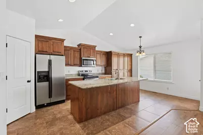 46 E Whitaker Cir, Kaysville, UT 84037 - Photo 9