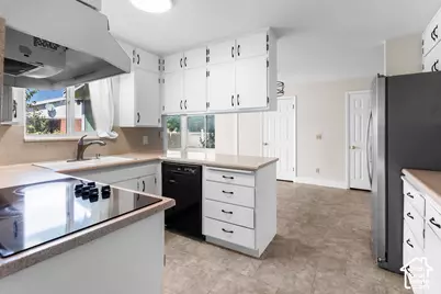 1374 W Marinwood Ave, Taylorsville, UT 84123 - Photo 9