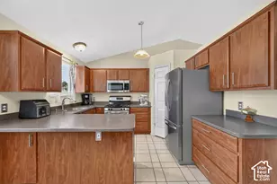 6061 S Walnut View Dr, Salt Lake City, UT 84118 - Photo 7