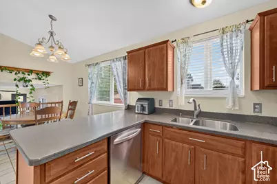 6061 S Walnut View Dr, Salt Lake City, UT 84118 - Photo 5