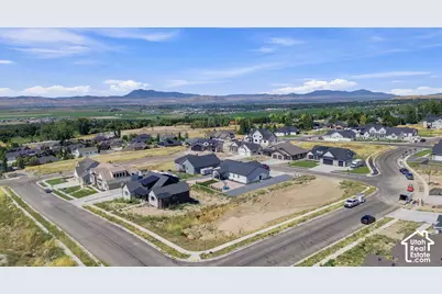 895 E 100 N, Hyde Park, UT 84318 - Photo 5
