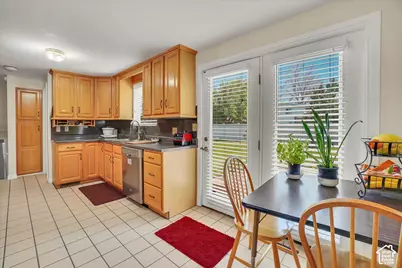 698 N Parkway Ave, Tooele, UT 84074 - Photo 3