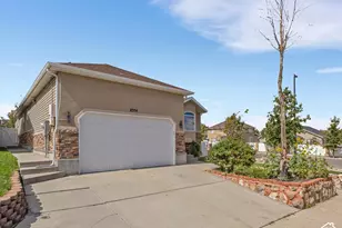 8354 S Oak Gate Dr W, West Jordan, UT 84081 - Photo 3