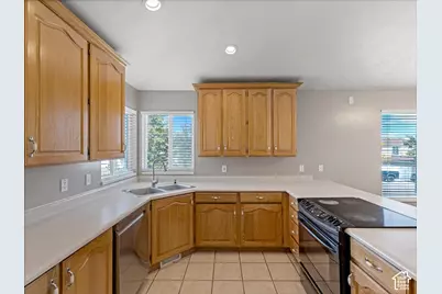 8354 S Oak Gate Dr W, West Jordan, UT 84081 - Photo 11
