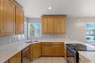 8354 S Oak Gate Dr W, West Jordan, UT 84081 - Photo 11