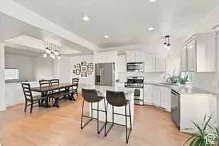 1058 E Garden Bend Pl S, Sandy, UT 84094 - Photo 3