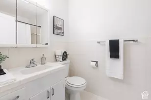 2223 E Carriage Ln, Holladay, UT 84117 - Photo 9