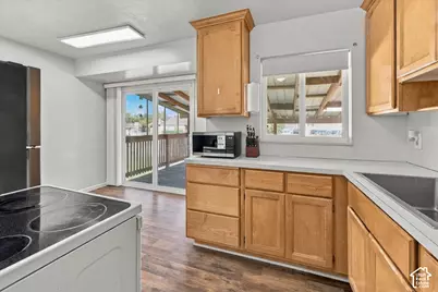 190 Ross Dr, Clearfield, UT 84015 - Photo 9
