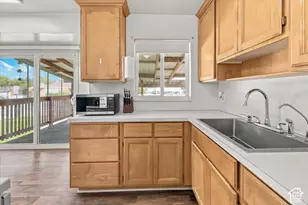 190 Ross Dr, Clearfield, UT 84015 - Photo 9