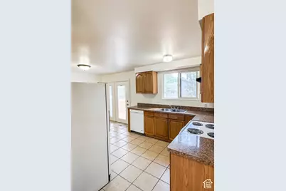 5333 Peachwood Cir, Taylorsville, UT 84118 - Photo 11