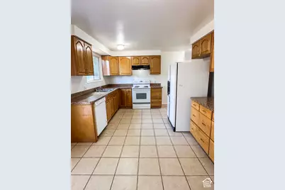 5333 Peachwood Cir, Taylorsville, UT 84118 - Photo 9