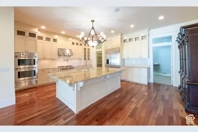 2807 E Saint Marys Way S, Salt Lake City, UT 84108 - Photo 9
