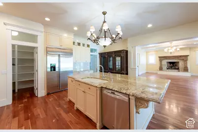 2807 E Saint Marys Way S, Salt Lake City, UT 84108 - Photo 7