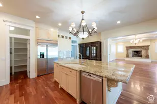 2807 E Saint Marys Way S, Salt Lake City, UT 84108 - Photo 7