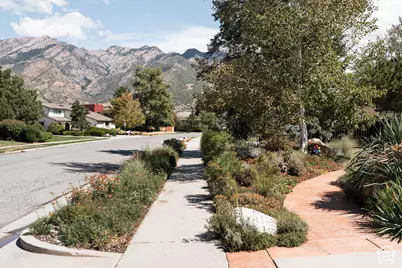 2582 E Cavalier Dr S, Cottonwood Heights, UT 84121 - Photo 3