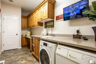 11469 S Tara Woods Ln, South Jordan, UT 84095 - Photo 33
