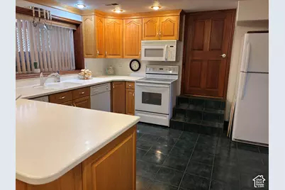 7555 S Michelle Way, Cottonwood Heights, UT 84093 - Photo 23