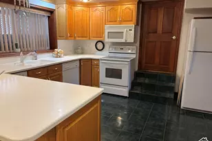 7555 S Michelle Way, Cottonwood Heights, UT 84093 - Photo 23