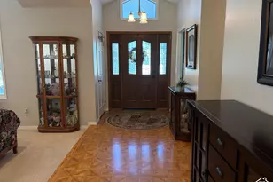 7555 S Michelle Way, Cottonwood Heights, UT 84093 - Photo 3