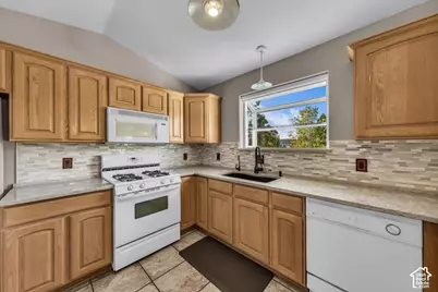 1106 W 2700 S, Syracuse, UT 84075 - Photo 7
