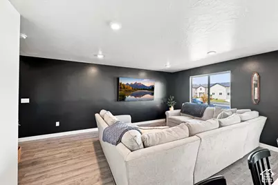 898 E Lubber Ln, Saratoga Springs, UT 84045 - Photo 7