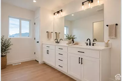 5233 S Paramount Dr, Riverdale, UT 84405 - Photo 9