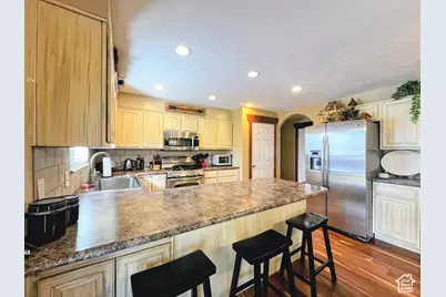 10564 S Weeping Willow Dr, Sandy, UT 84092 - Photo 13