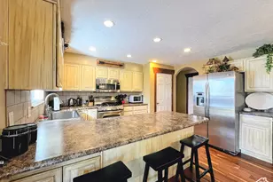 10564 S Weeping Willow Dr, Sandy, UT 84092 - Photo 13